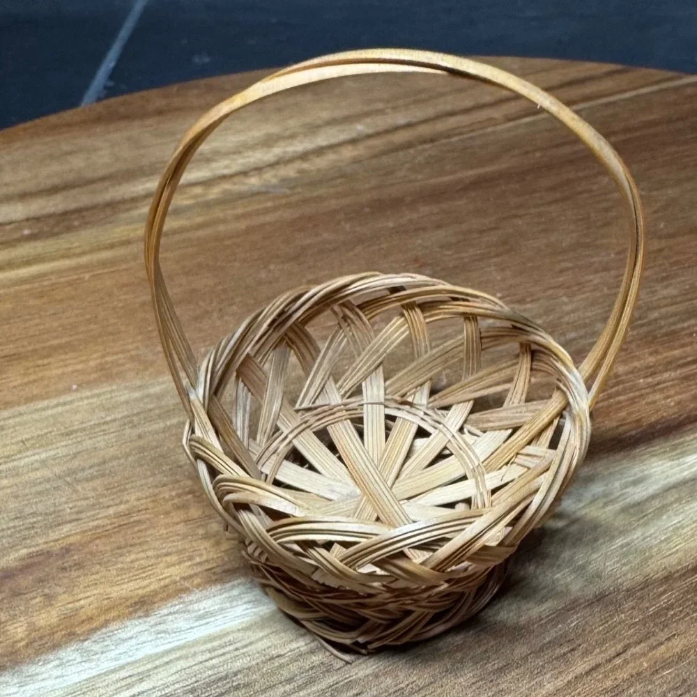 Miniature Woven Wicker Basket with Handle Natural Wood Tiny Dollhouse Decor 2in